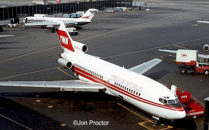 727-31 N844TW LGA 10-16-1975