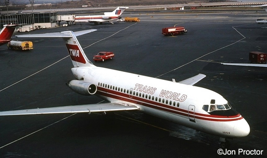 DC-9-14 N1054T LGA 2:77