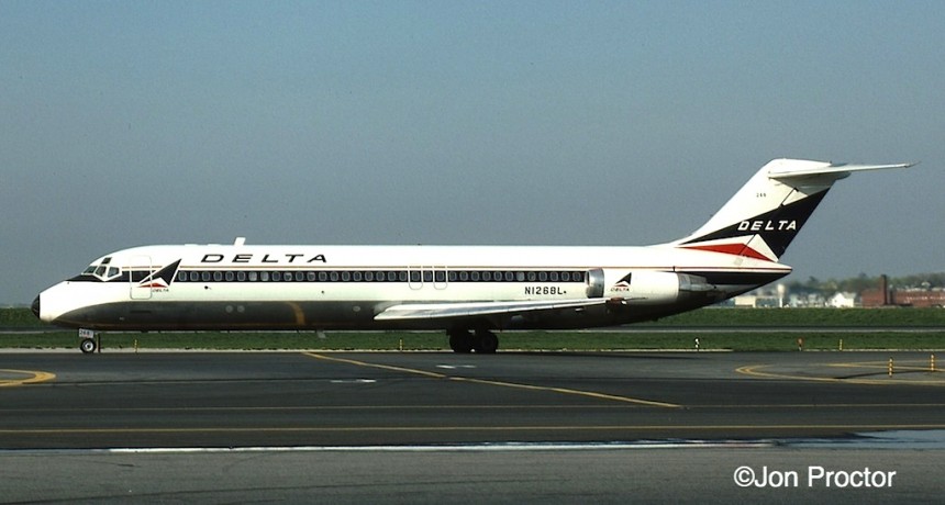 DC-9-32 N1268L LGA 4:29:84-H
