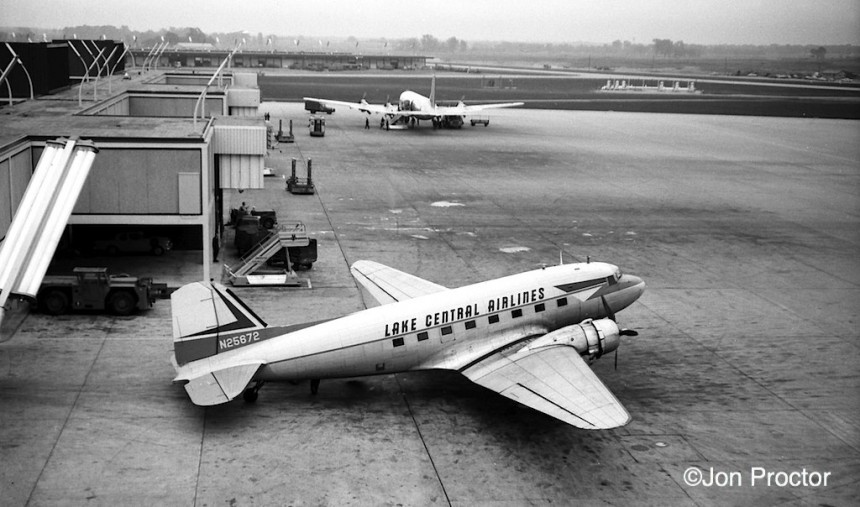 67 DC-3 N25672 ORD 1962 Bob Proctor