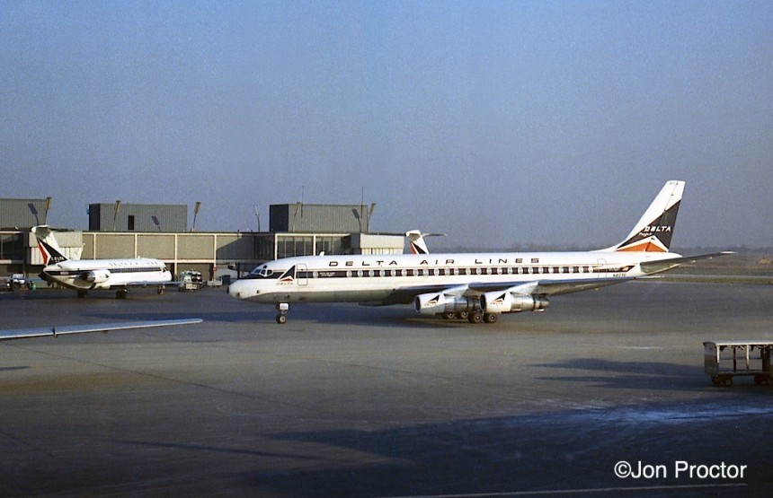 93 DC-8-51 N803E ORD-10:30:68