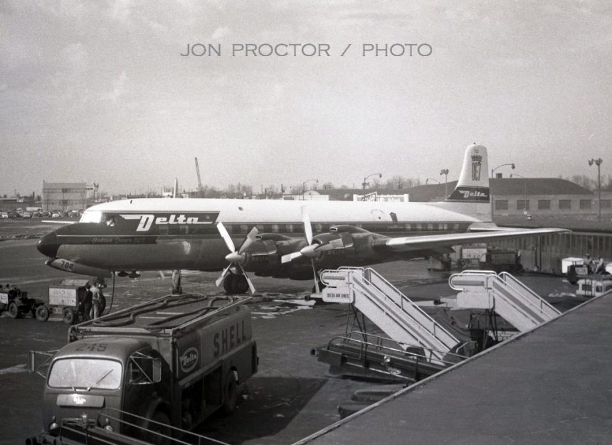 DC-7 N4872C MDW 4:19:57