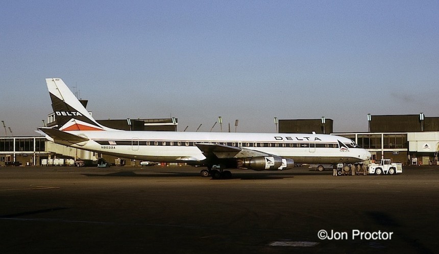 DC-8-33 N8038A ORD 04-1973