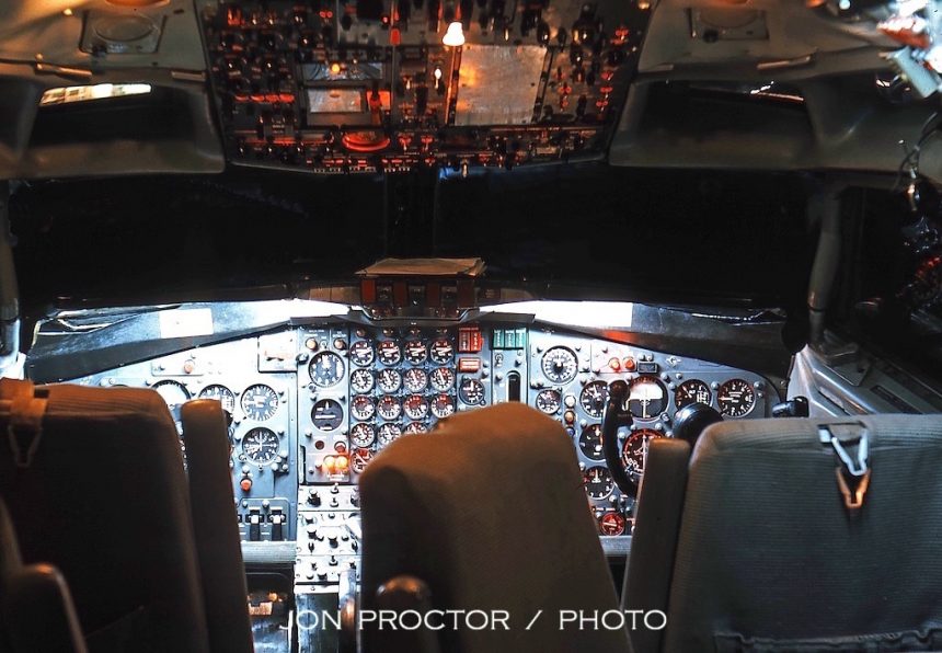 707-123B N7513A Cockpit SAN 1:18:64